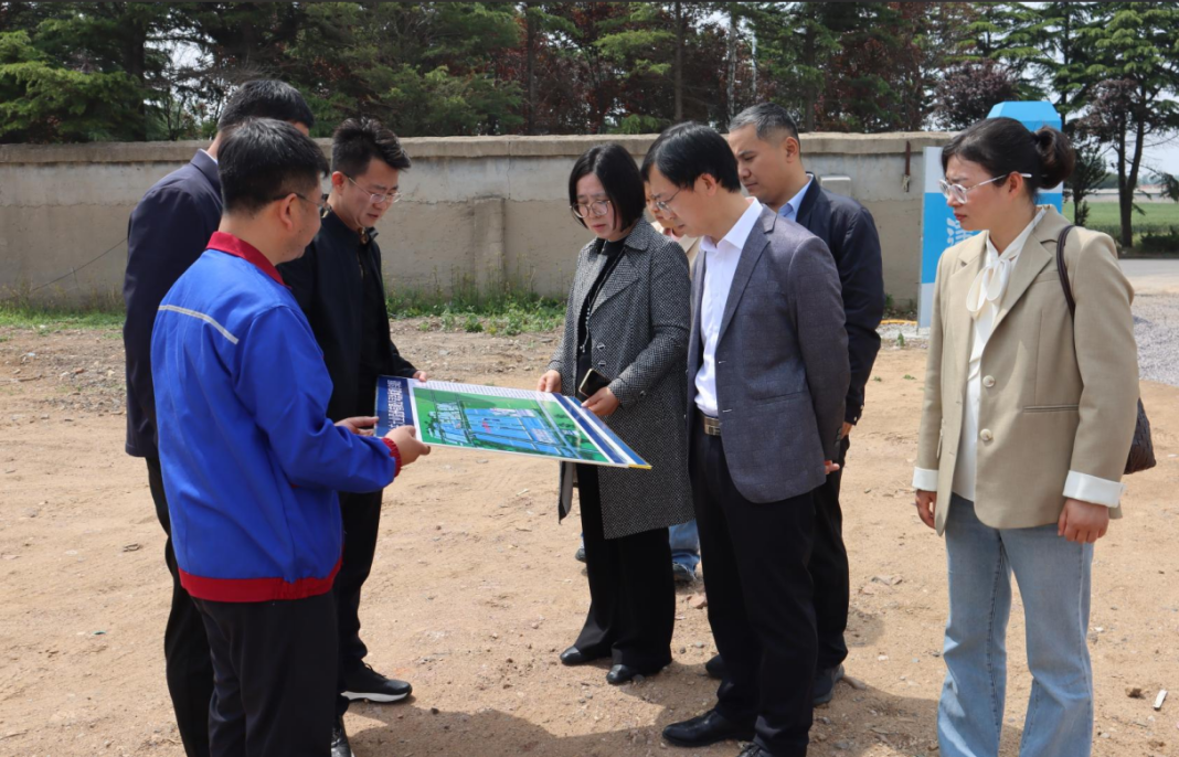 Yan Gaizhi, member of the Party Group and Deputy Director of Weifang Development and Reform Commission, and his delegation came to the company for research