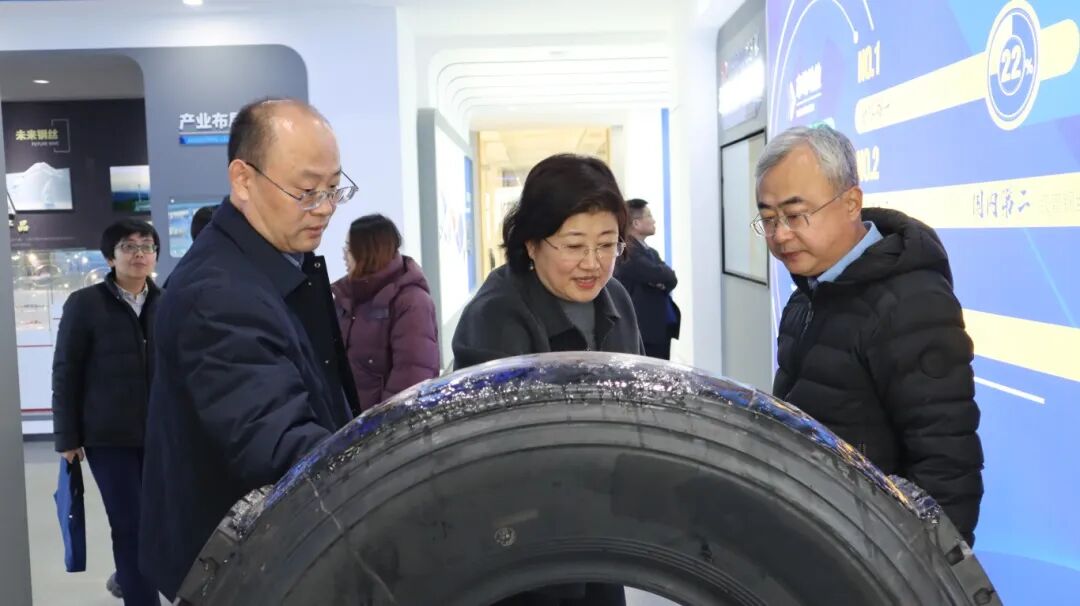 Lv Bing, member of the Party Group and Deputy Director of Weifang Finance Bureau, and his delegation came to the company for research