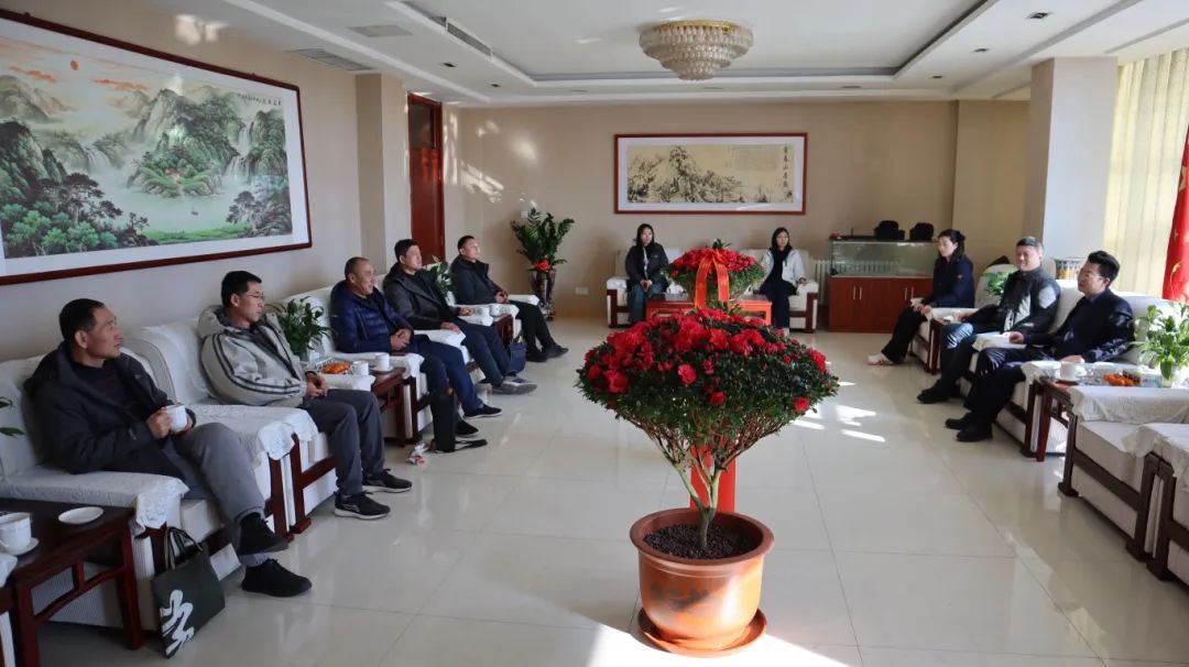 新しい春を迎えて万福を万家に送る