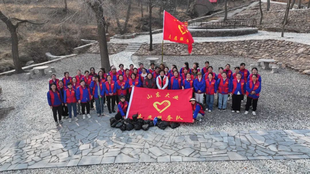 녀성들이 꽃을 피우고