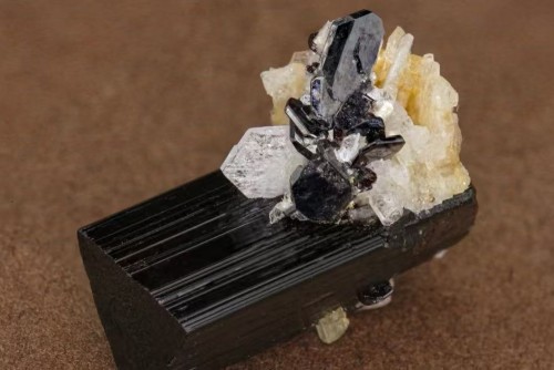 【华特选矿百科】钽铁矿：稀有金属的宝藏矿物