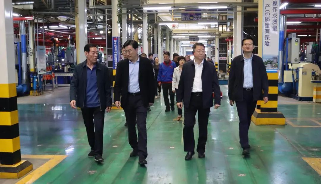 Sun Wenli, Chairman and Party Secretary of the Hanting District Political Consultative Conference, and his delegation visited Daye Group for research and investigation
