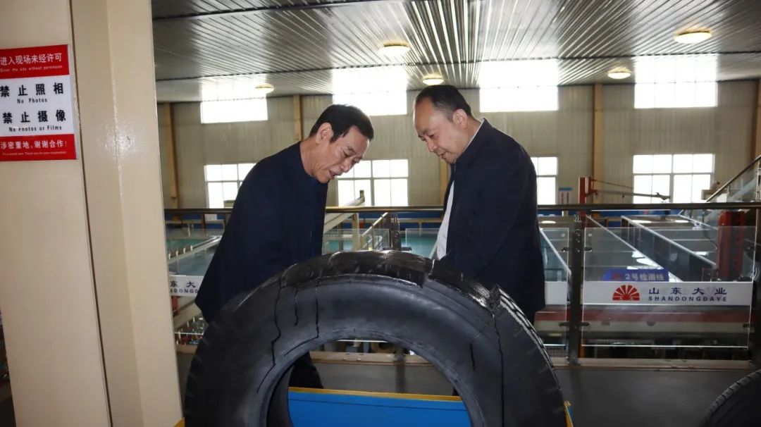 Li Yingfeng, a second level inspector from the Provincial Department of Industry and Information Technology, conducted research at Daye Corporation