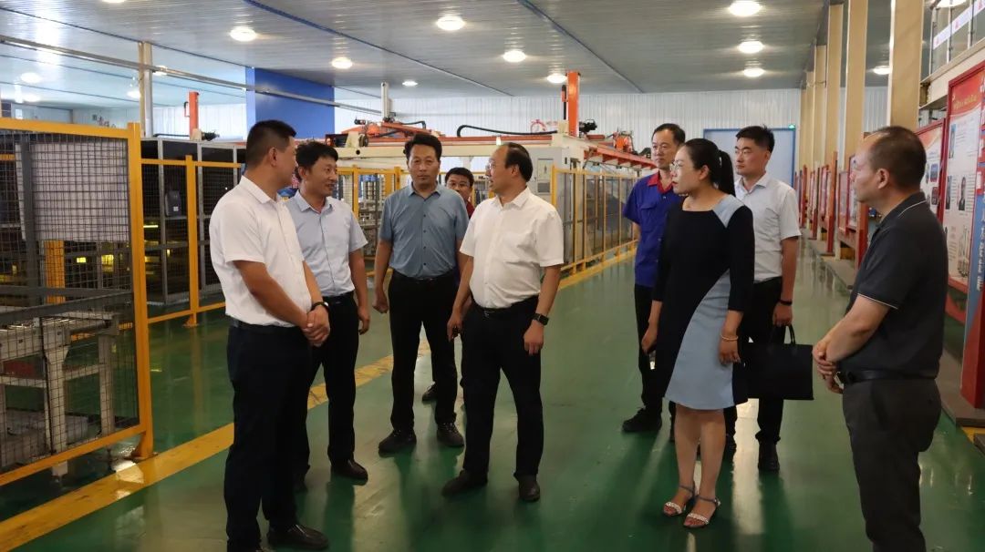 Li Yizhou, Deputy Mayor of the Municipal Government, visited Daye Corporation for research