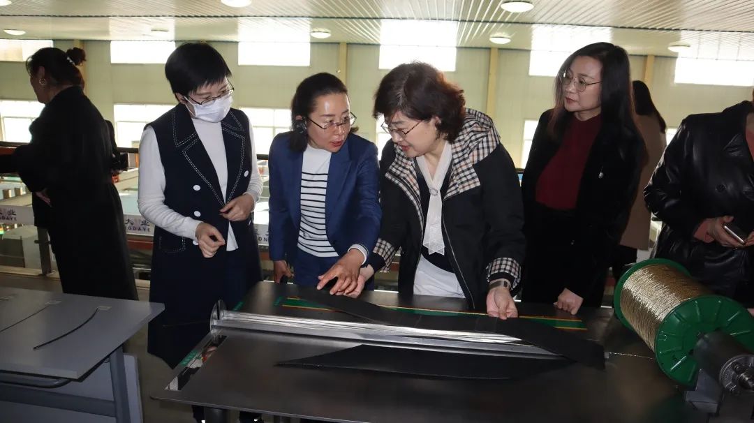 Women's Heart Striving for the Party in the New Era | The Standing Committee of the Municipal People's Congress organized representatives of women entrepreneurs to conduct research at the company