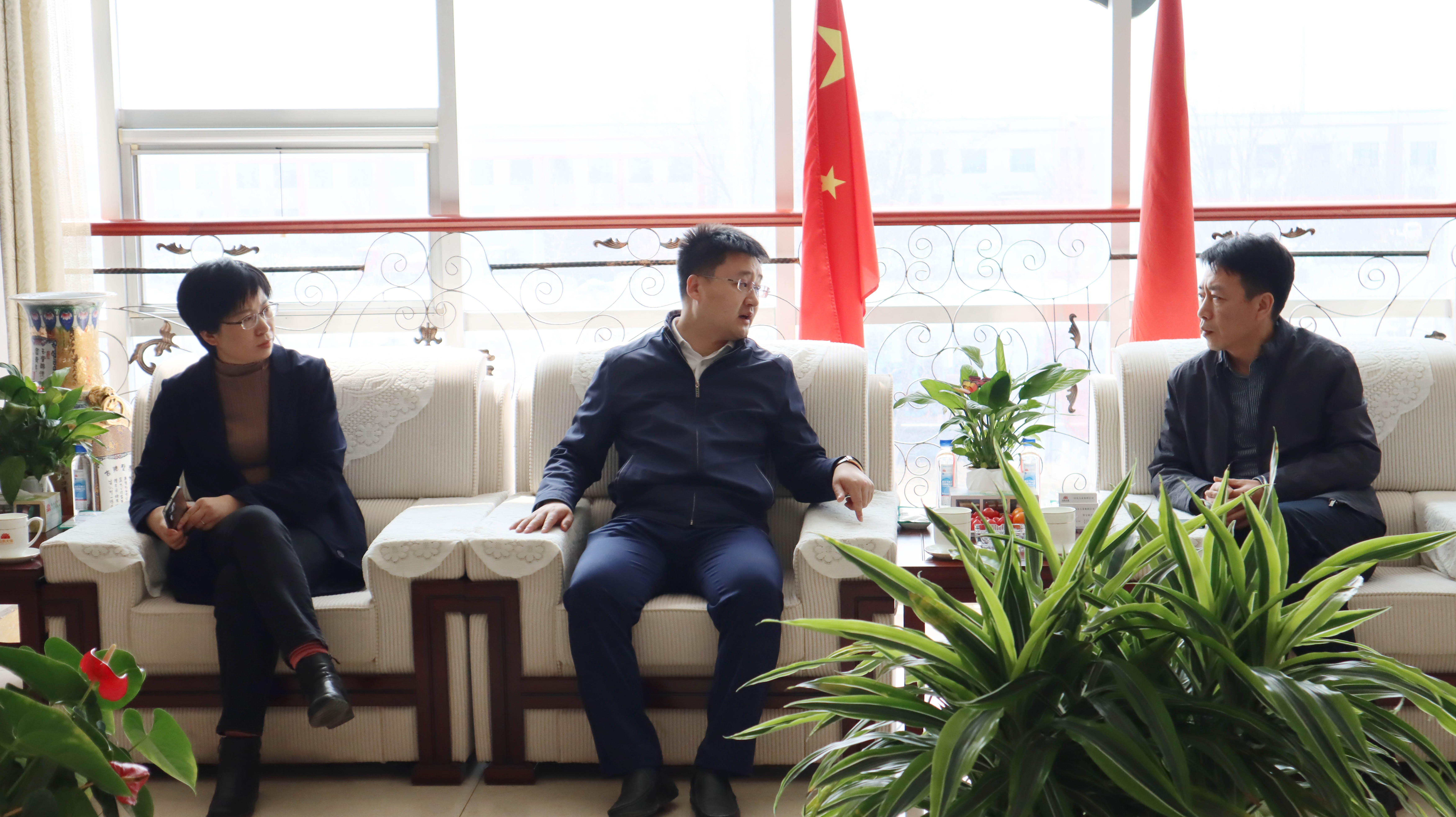 Dong Shenglong, member of the Standing Committee of the Municipal Party Committee and Director of the Office, and his delegation came to our company for research