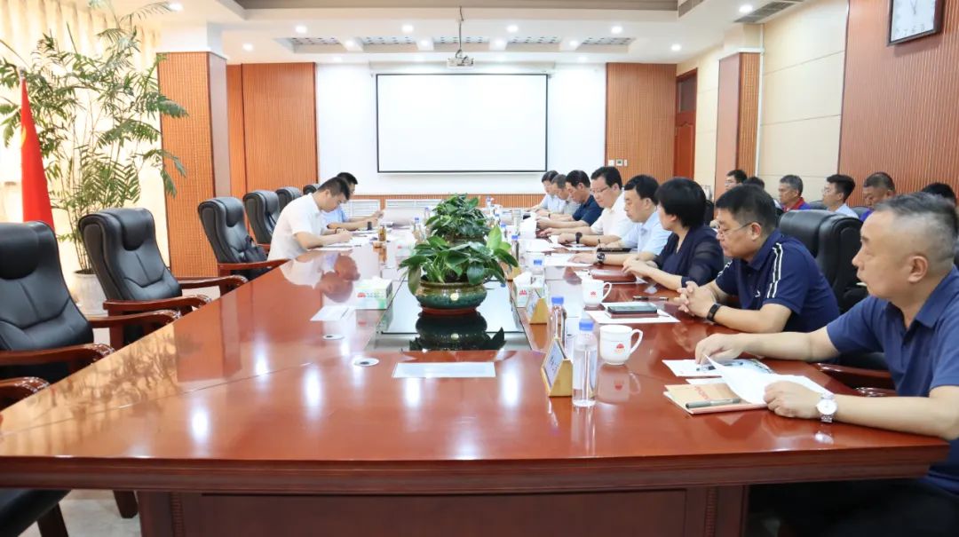 濰坊市発改委党組書記、主任、市国動弁公室主任鹿尭一行が大業株式調査研究に来た