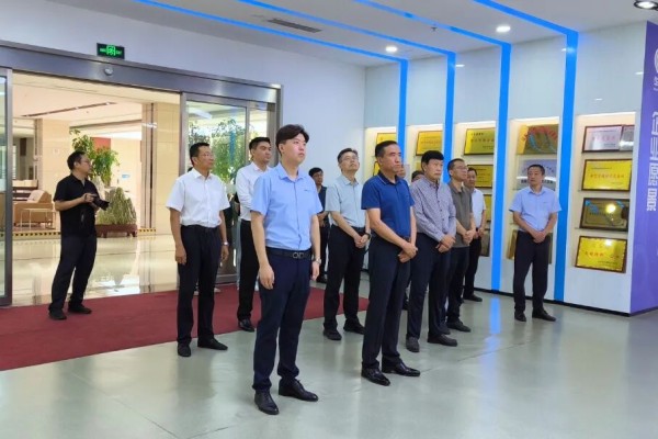 市人大常委会领导莅临华特集团调研